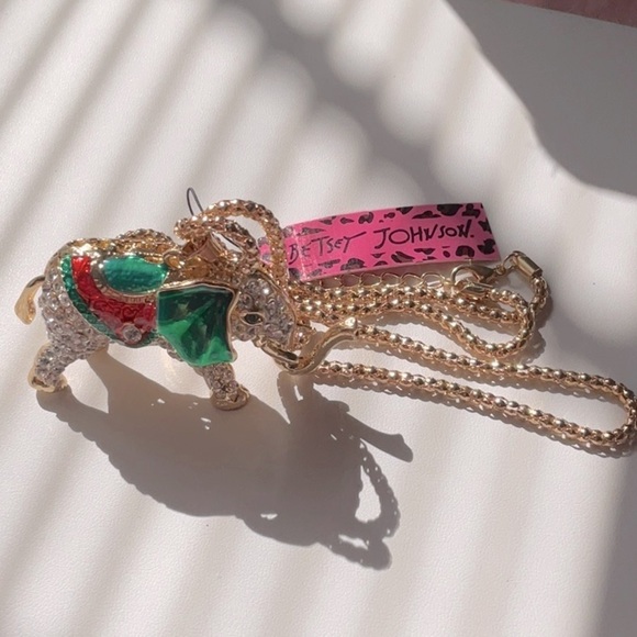BETSEY JOHNSON BEAUTIFUL GOLD ALLOY AND RHINESTONES ELEPHANT  NECKLACE - Picture 3 of 4